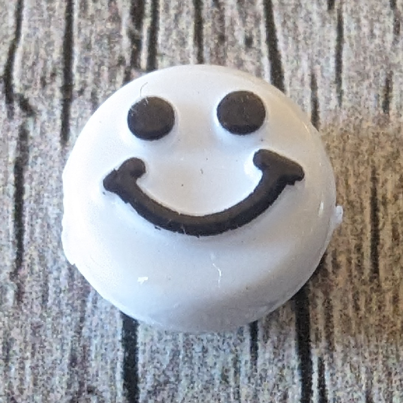 White Smiley, Black