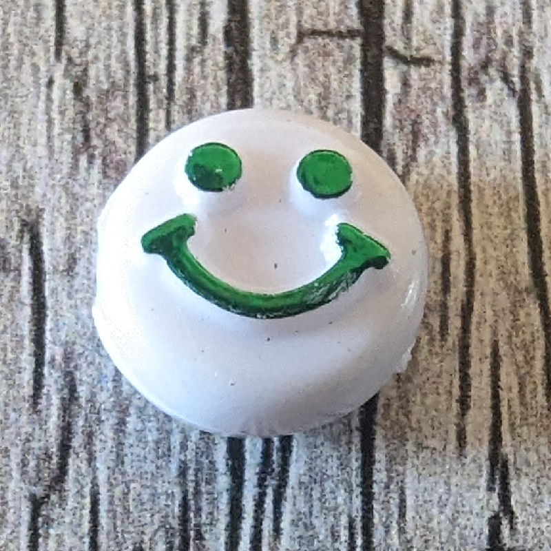 White Smiley, Green